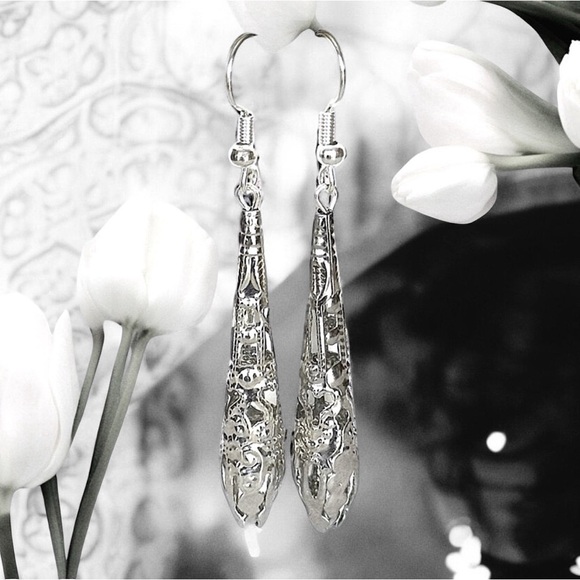 5 For $25💫Alternative Long Silver Filigree Dangles Earrings - Picture 1 of 7